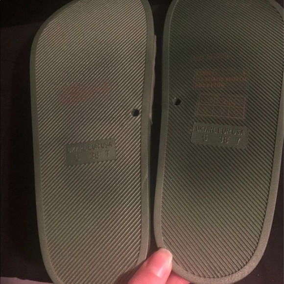 Fashion Nova Very Busy Slides - Picture 4 of 5